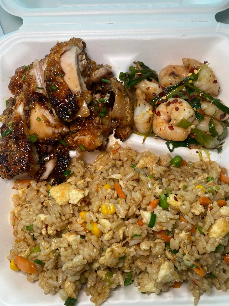 Fried rice with garlic chicken and prawns
